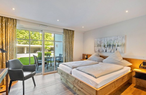 Schmallenberg House | Apartment 'Mit Terrasse' with Private Terrace, Shared Garden and Wi-Fi