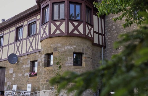 Erlabronn Apartment | Apartment 'Mit Turm' with Private Garden, Wi-Fi and Air Conditioning