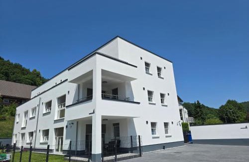 Kulmbach Apartment | Apartment mit voll ausgestatetter Küche, Badewanne, Balkon, Parkplatz vor dem Haus, ruhig gelegen, ADA5