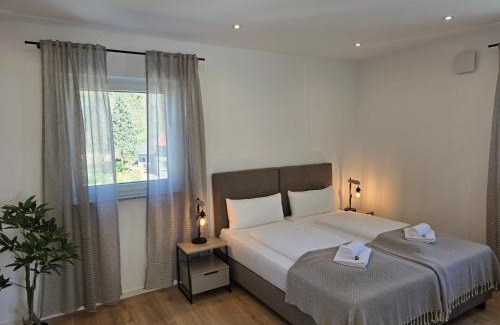 Kulmbach Apartment | Apartment mit voll ausgestatetter Küche, Badewanne, Balkon, Parkplatz vor dem Haus, ruhig gelegen, ADA5