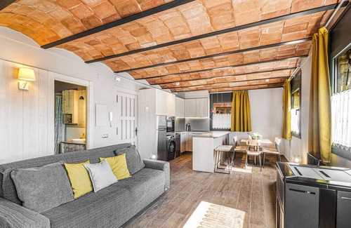 Baga Apartment | Apartment 'Moixeró' with Mountain View, Wi-Fi and Air Conditioning