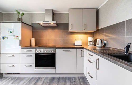 Kronprinzenkoog Apartment | Apartment 'Morgensonne' with Shared Terrace, Shared Garden and Wi-Fi