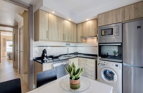 Manta Rota Apartment | Apartment 'Numar Residence Aa' with Shared Pool, Wi-Fi and Air Conditioning