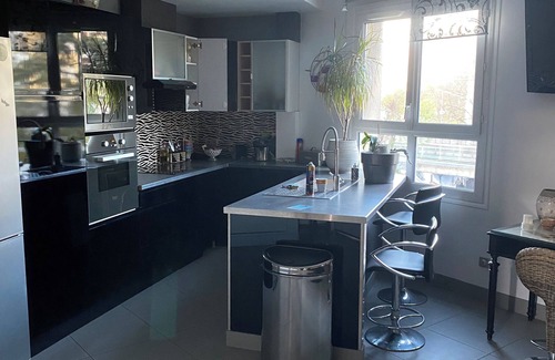 Centre Apartment | Apartment Nanterre ville proximity RER (1min) 40 m2 2 persons