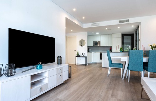 La Cala de Mijas Apartment | Apartment 'Navigolf 3' with Mountain View, Wi-Fi and Air Conditioning
