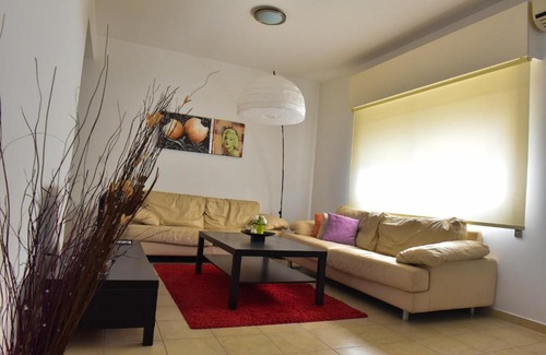 Agios Tychon Apartment | Apartment Near 4 Seasons Hotel Beach