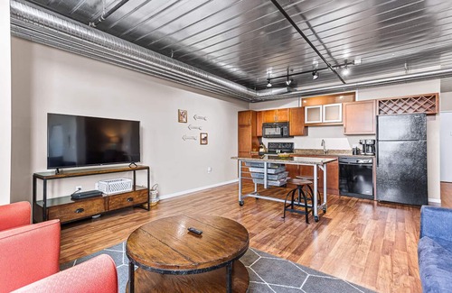 Old West Side Apartment | Apartment near Kerrytown Concert House