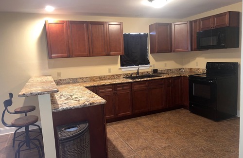 Seabrook Apartment | Apartment near Lakefront