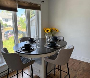 Sainte-Catherine Apartment | Apartment near Montreal