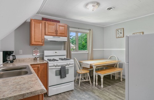North Tonawanda Apartment | Apartment near Water front. 20 minutes from Niagara Falls/Buffalo.
