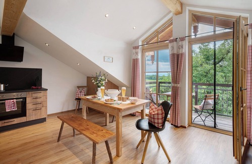 Hoslwang Apartment | Apartment 'Neubau - Freundliche' with Mountain View, Shared Garden and Wi-Fi