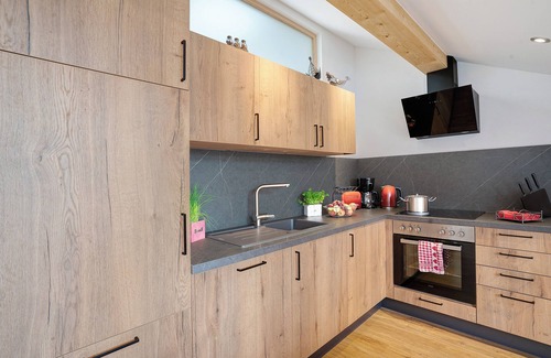 Hoslwang Apartment | Apartment 'Neubau - Freundliche' with Mountain View, Shared Garden and Wi-Fi
