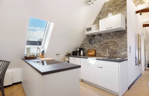 Behrendorf Apartment | Apartment 'Nij-Room24' with Garden and Wi-Fi