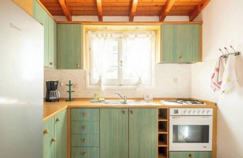 Ag. Georgios Apartment | Apartment 'Niovi One-Bedroom Bungalow - Split' with Shared Pool, Wi-Fi and Air Conditioning