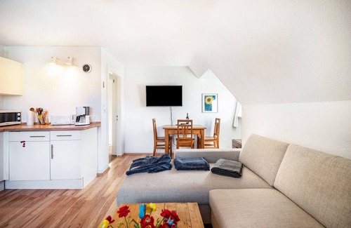 Brunsbuttel Apartment | Apartment 'Nordsee' with Balcony and Wi-Fi