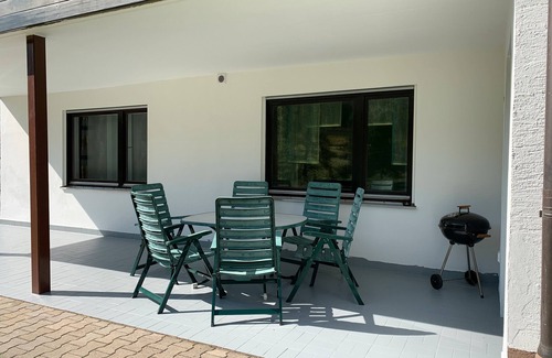 Maibrunn Apartment | Apartment 'Ödbach' with Shared Terrace, Private Garden and Wi-Fi