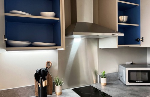 West Bromwich Apartment | Apartment-One Bedroom with Parking-Economy-Valley view-Private Bathroom
