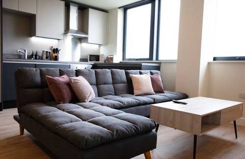 West Bromwich Apartment | Apartment-One Bedroom with Parking-Deluxe-Valley v