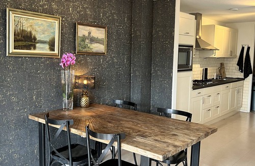 Haarlemmerbuurt Apartment | Apartment overlooking the beautiful Brouwersgracht canal in Amsterdam centre