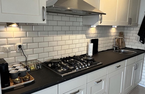 Haarlemmerbuurt Apartment | Apartment overlooking the beautiful Brouwersgracht canal in Amsterdam centre