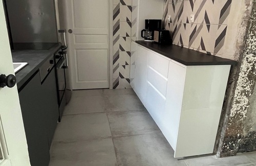 Vienne Apartment | Apartment overlooking the Rhône, in the 17th-century Commanderie des Antonins.
