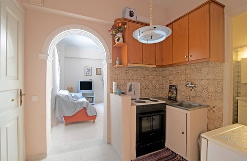 Kanoni Apartment | Apartment "Palaiopolis House" with Mountain View, Wi-Fi & Terrace