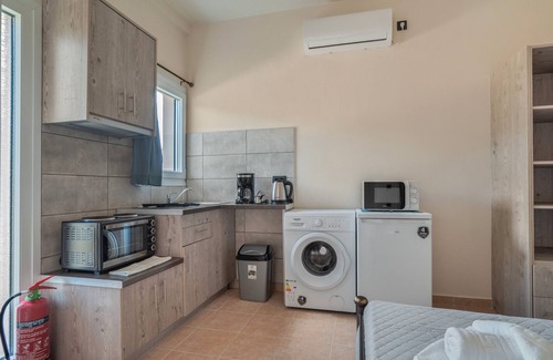 Sarlata Apartment | Apartment 'Panagis 4' with Mountain View, Wi-Fi and Air Conditioning