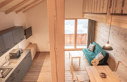 Perca Apartment | Apartment 'Peintnerhof Gasteig' with Mountain View, Shared Terrace and Wi-Fi