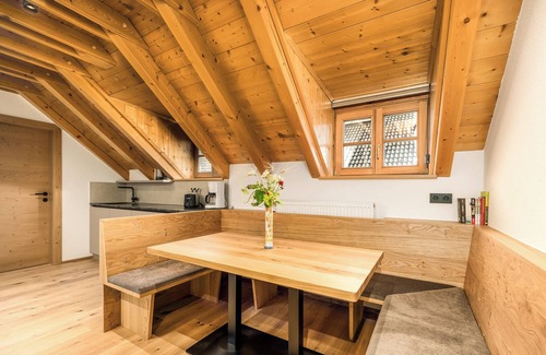 Casola Apartment | Apartment "Perfila Morgenrot" with Mountain View, Shared Garden & Wi-Fi