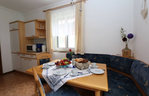 Viehhofen Apartment | "Apartment Pinzgau" with terrace and direct access to the garden for 4-5 people