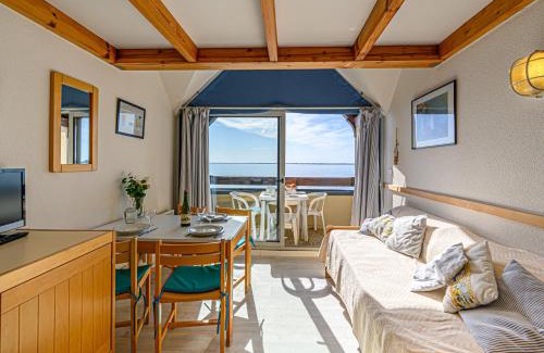 Carnac Apartment | Apartment Plein Océan-2 by Interhome
