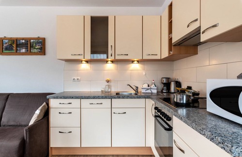 Mantana Apartment | Apartment "Pramstaller Kron" with Mountain View, Wi-Fi, Terrace & Garden