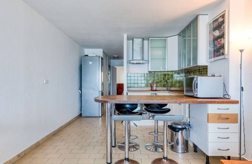 Carnon-Plage Apartment | Apartment "Première Ligne Avec Terrasse" with Sea View, Private Terrace & Wi-Fi