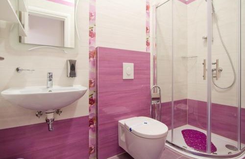 Spadici Apartment | Apartment Radiant Orchid