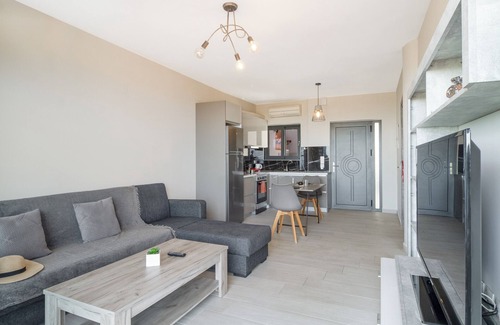 Frinion Apartment | Apartment 'Remvi House 2' with Sea View, Wi-Fi and Air Conditioning