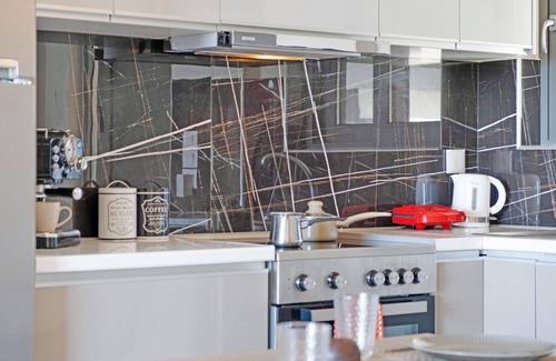 Frinion Apartment | Apartment 'Remvi House 2' with Sea View, Wi-Fi and Air Conditioning