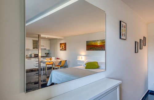 Fontanelle Apartment | Apartment 'Residence Margherita - Bouganwille' with Sea View, Wi-Fi and Air Conditioning