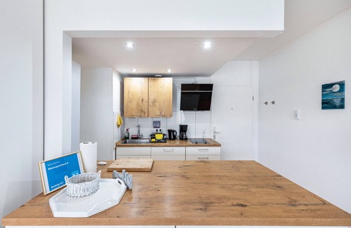 Bad Hoenningen Apartment | Apartment 'Rhein 8' with Balcony and Wi-Fi
