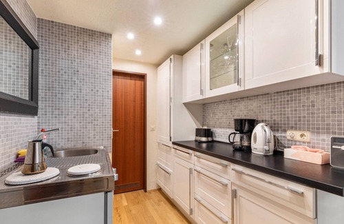 Bad Hoenningen Apartment | Apartment 'Rheinapartment Dependance 8' with Balcony and Wi-Fi