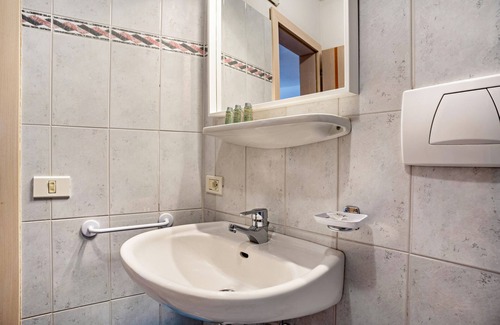 Anterivo Apartment | Apartment 'Roessl 103' with Mountain View, Shared Garden, Wellness Centre and Wi-Fi