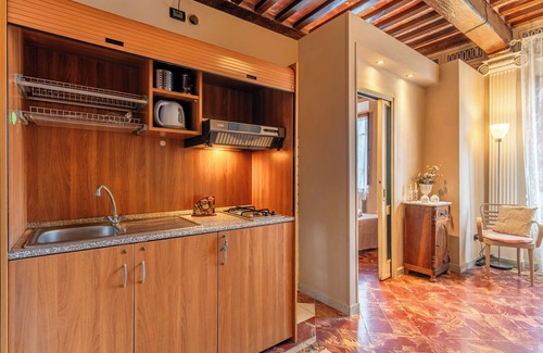 Cascine-La Croce Apartment | Apartment 'Romantic Suite Near Pisa Lucca' with Wi-Fi and Air Conditioning