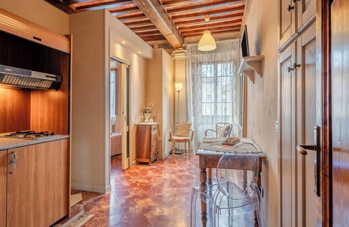 Cascine-La Croce Apartment | Apartment 'Romantic Suite Near Pisa Lucca' with Wi-Fi and Air Conditioning
