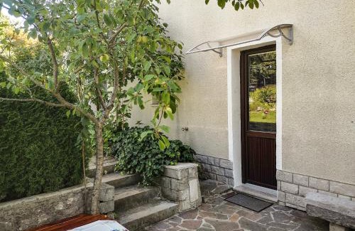 Postojna Apartment | Apartment & rooms Grmek