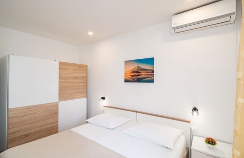 Srebreno House | Apartment & Rooms Papa - Standard Double Room with Balcony and Partial Sea View
