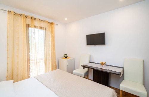 Srebreno House | Apartment & Rooms Papa - Standard Double Room with Balcony and Partial Sea View