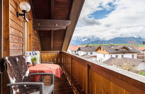 Schraden Apartment | Apartment 'Schloßberg' with Mountain View, Balcony and Wi-Fi