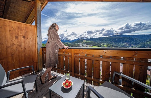 Nova Ponente Apartment | Apartment "Schwarzhorn": Mountain View, Infrared Sauna and Feestanding Bathtub