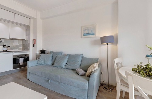Estoril Apartment | Apartment 'Sea View Estoril' with Sea View, Wi-Fi and Air Conditioning