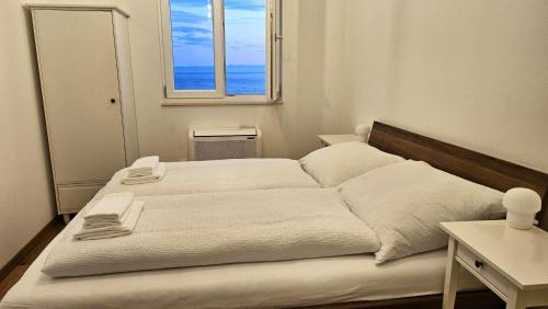 Vrpolje Apartment | Apartment SEA WOLF - Sea View & Centre