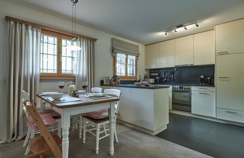 Klosters-Serneus Apartment | Apartment 'Serina A' with Private Terrace and Wi-Fi